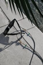 akinių grandinėlė su kristalais