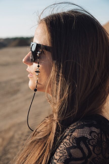 akinių grandinėlė sachara