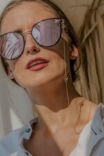 akiniu grandinėlė su bite