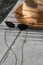 plona akinių grandinėlė, baseinas, skrybėlė