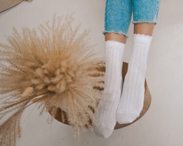 drabužių deriniai, moteriškos kojinytės, stiliaus patarimai, stilingi aksesuarai, baltos kojinės, KLARA