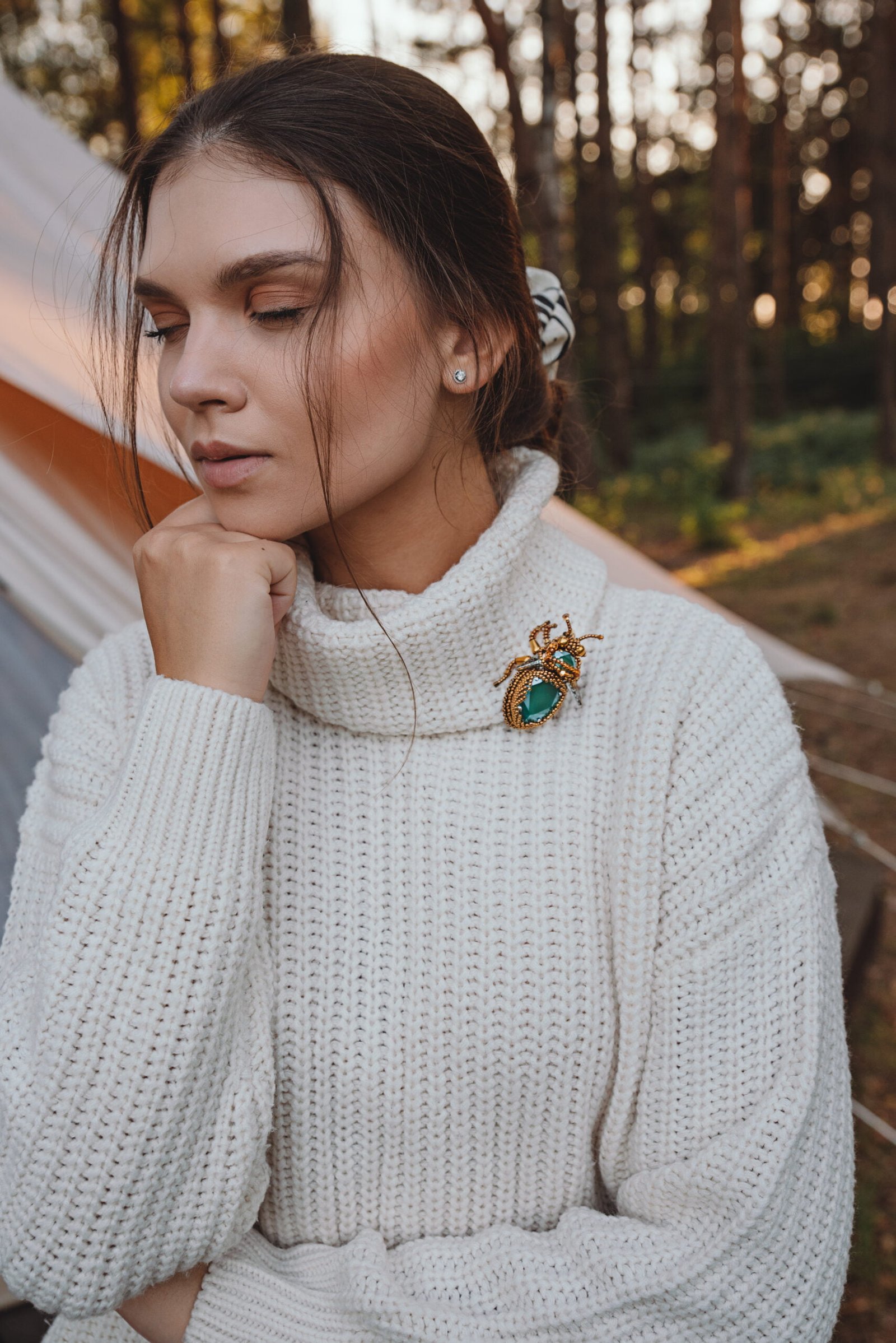 rankų darbo segės ant megztinio, KLARA