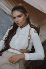 sagė iš karoliukų, auksinės spalvos sagė