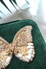 siuvinėta papuošalų dėžutė